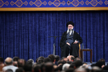 Galeri Foto: Suasana Pertemuan Rahbar dengan Keluarga para Syuhada Iqtidar pada Momen Wiladah Imam Ali as