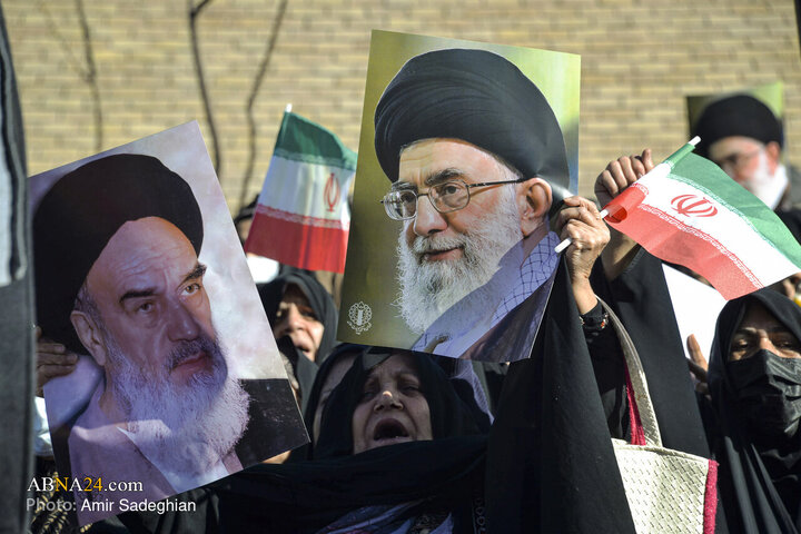 مراسم بزرگداشت یوم‌الله ۹ دی همزمان با سالروز این حماسه، سه‌شنبه با حضور اقشار مختلف مردم، مسئولان، خانواده‌های شهدا، طلاب، دانشجویان و فعالان فرهنگی و اجتماعی در خیابان ۹ دی شیراز برگزار شد.