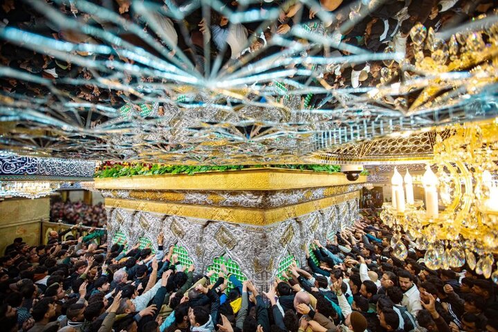 El primer día de 2026, multitudes de creyentes visitan el Santuario Sagrado del Imam Husein (la paz sea con él)
