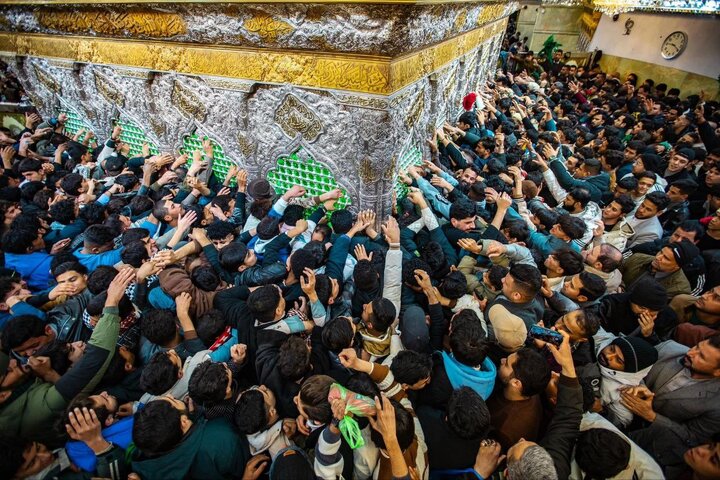 El primer día de 2026, multitudes de creyentes visitan el Santuario Sagrado del Imam Husein (la paz sea con él)