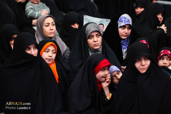 “Hevdîtina Malbatên Şehîdên Îqtîdarê (Desthilatdarîyê) digel Rêberê Şoreşê di Roja jidayikbûna Emîrê Emîrul Mominîn (s.x) de”