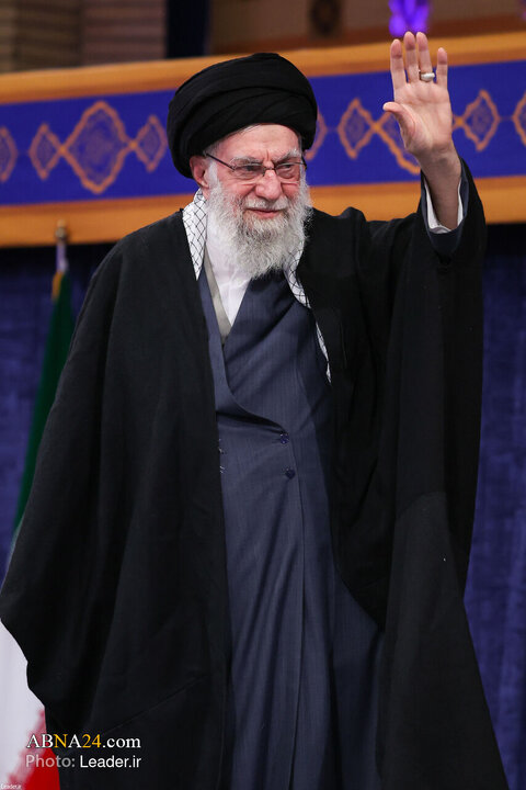 “Hevdîtina Malbatên Şehîdên Îqtîdarê (Desthilatdarîyê) digel Rêberê Şoreşê di Roja jidayikbûna Emîrê Emîrul Mominîn (s.x) de”