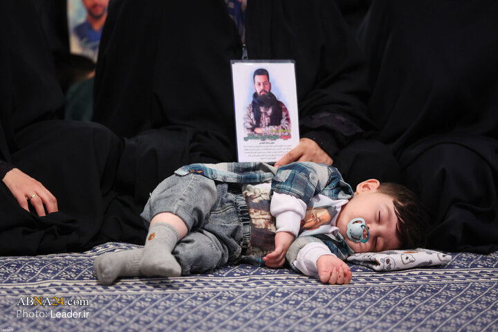 “Hevdîtina Malbatên Şehîdên Îqtîdarê (Desthilatdarîyê) digel Rêberê Şoreşê di Roja jidayikbûna Emîrê Emîrul Mominîn (s.x) de”