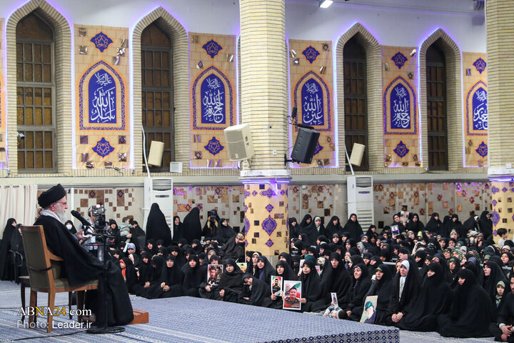 “Hevdîtina Malbatên Şehîdên Îqtîdarê (Desthilatdarîyê) digel Rêberê Şoreşê di Roja jidayikbûna Emîrê Emîrul Mominîn (s.x) de”