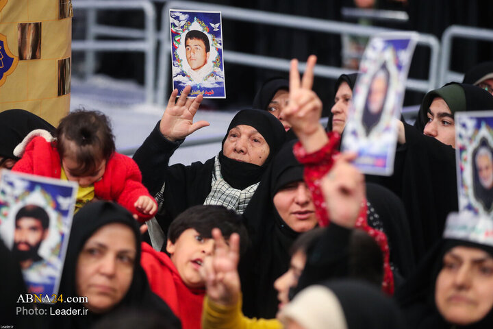 دیدار خانواده شهدای اقتدار با رهبر انقلاب در روز میلاد امیرالمومنین(ع)