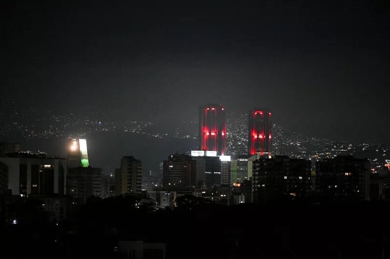 Explosiones sacuden Caracas: Trump anuncia captura de Maduro tras ataque a gran escala