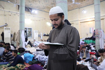 Galeri Foto ABNA: Suasana I'tikaf Pelajar dan Warga Non Iran di Masjid Imam Hasan Askari Qom