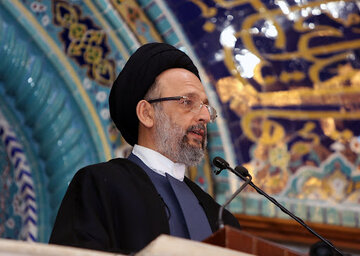 السيد فضل الله محاضرا في المركز الإسلامي الثقافي: النقد مشروع لإحقاق العدالة والوحدة ضرورية في مواجهة الظلم والعدوان