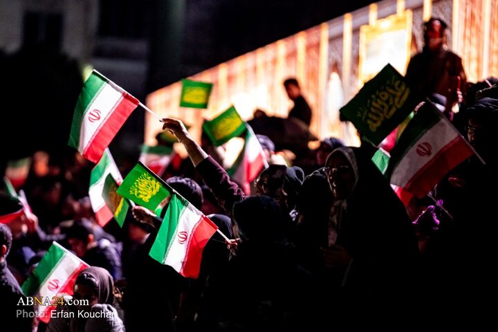 رونمایی از نماد «فاتح خیبر» در میدان امام خمینی (ره) تهران