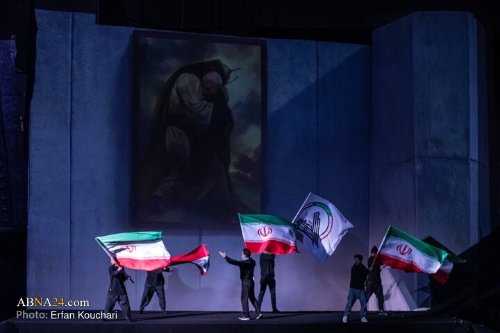 رونمایی از نماد «فاتح خیبر» در میدان امام خمینی (ره) تهران