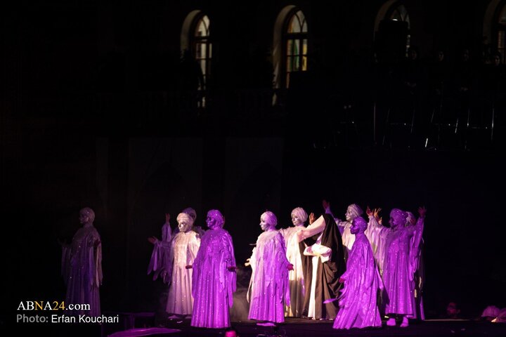 رونمایی از نماد «فاتح خیبر» در میدان امام خمینی (ره) تهران