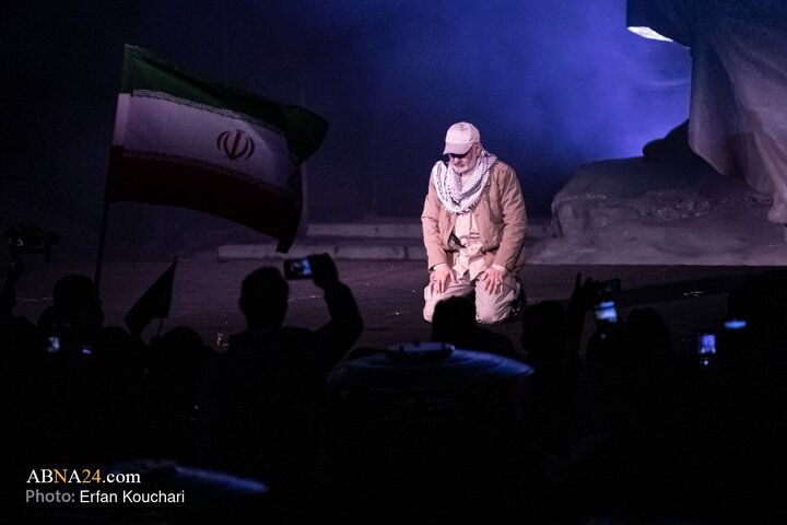 رونمایی از نماد «فاتح خیبر» در میدان امام خمینی (ره) تهران