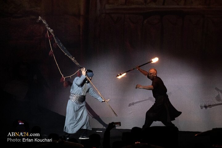 رونمایی از نماد «فاتح خیبر» در میدان امام خمینی (ره) تهران