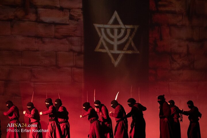 رونمایی از نماد «فاتح خیبر» در میدان امام خمینی (ره) تهران