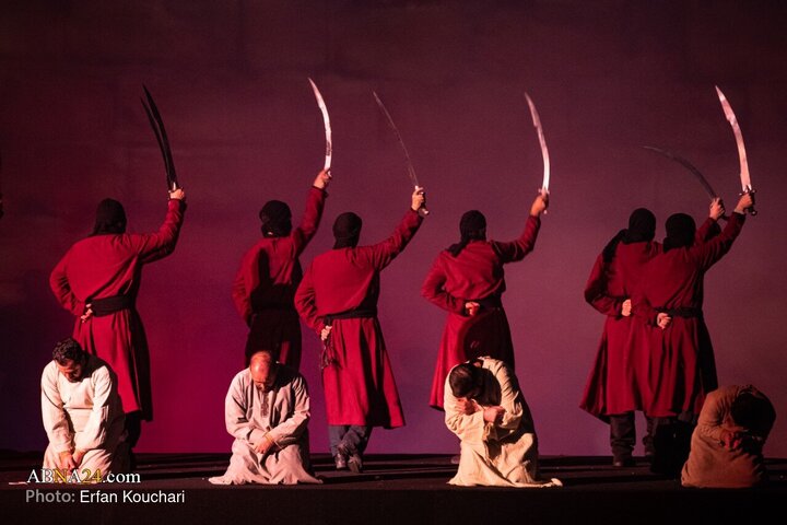 رونمایی از نماد «فاتح خیبر» در میدان امام خمینی (ره) تهران