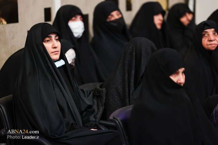 Photos: Imam Khamenei meets with families of martyrs on birth anniversary of Imam Ali (a.s.)