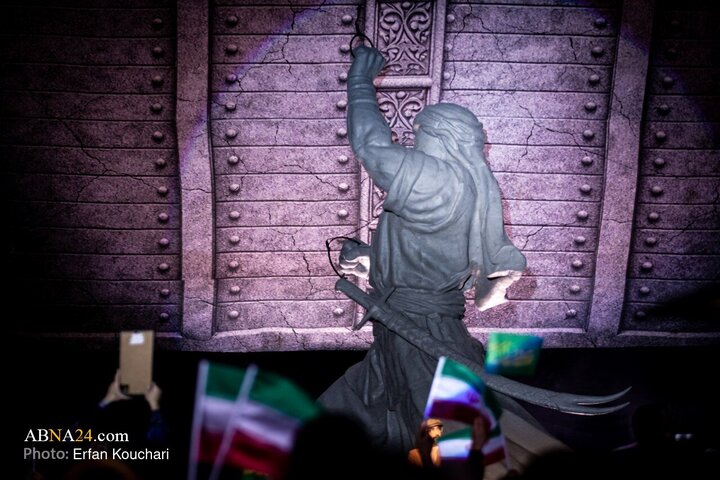 Photos: Unveiling of “Conqueror of Khaybar” Monument at Imam Khomeini Square in Tehran