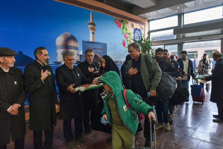Photos: Welcoming Ceremony for Pilgrims of the Imam Reza Shrine at Mashhad Railway Station