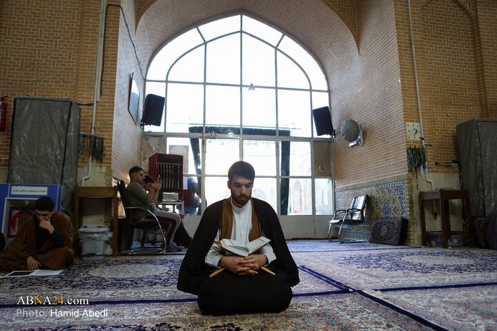 آیین معنوی اعتکاف در مسجد جامع قم