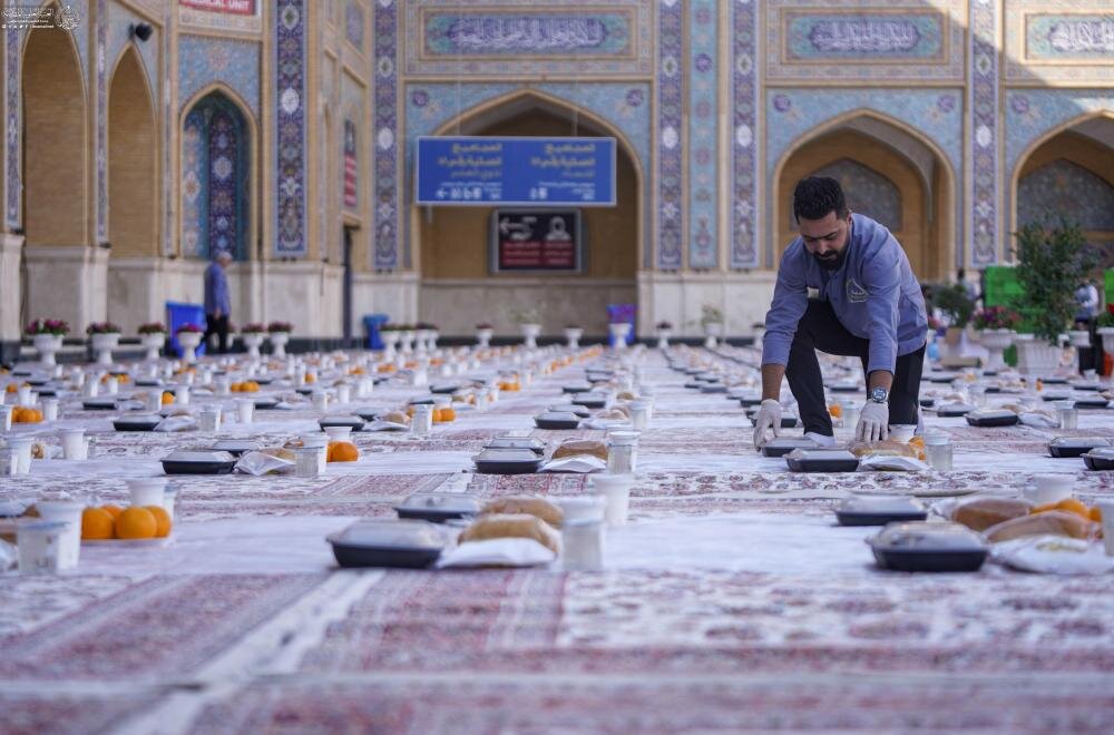 العتبة العلويّة المقدّسة تقدم أكثر من 100 ألف وجبة بمناسبة ولادة أمير المؤمنين(ع)