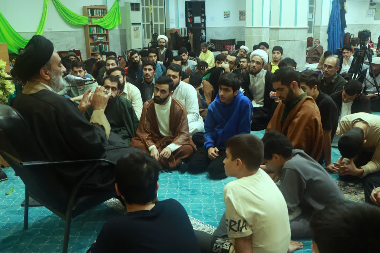 »جمع میان خلوت و جلوت« در شخصیت امام خمینی(ره)