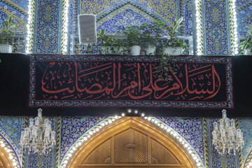 اتشاح العتبة العباسية المقدسة بالسواد في ذكرى وفاة السيدة زينب (عليها السلام)