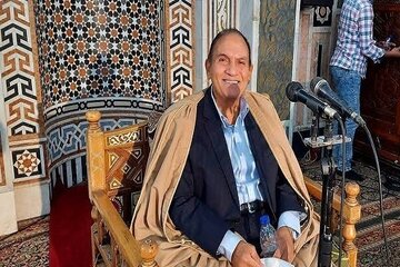 امرأة أمريكية تعتنق الإسلام بحضور قارئ مصري