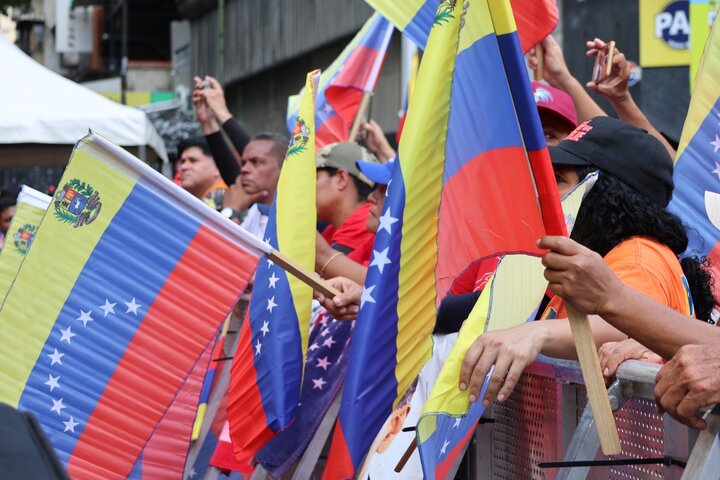 Informe fotográfico | Gran marcha en Venezuela exige la liberación del presidente Nicolás Maduro y de Cilia Flores tras su detención ilegal por Estados Unidos