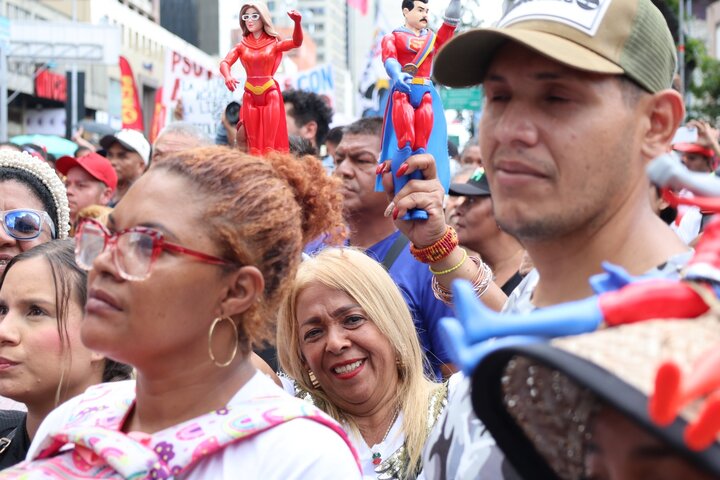 Informe fotográfico | Gran marcha en Venezuela exige la liberación del presidente Nicolás Maduro y de Cilia Flores tras su detención ilegal por Estados Unidos