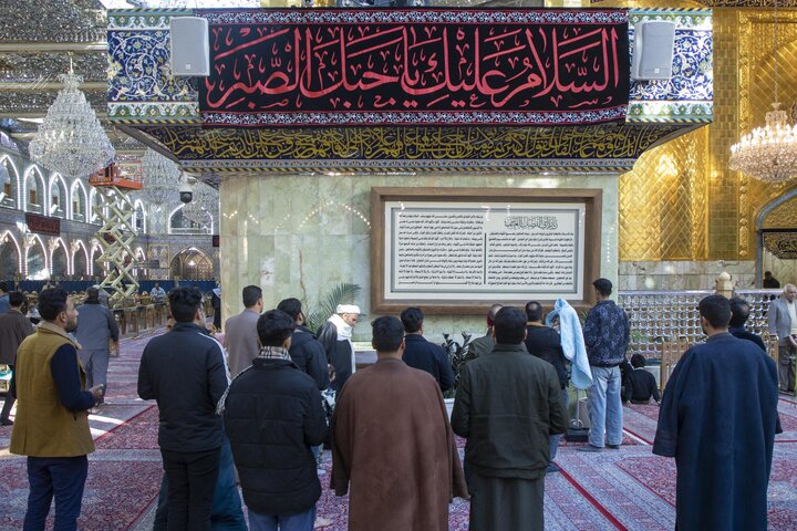 تقرير مصور/ نشر لافتات الحزن والعزاء في ذكرى وفاة السيدة زينب (عليها السلام) في العتبة العباسية المقدسة