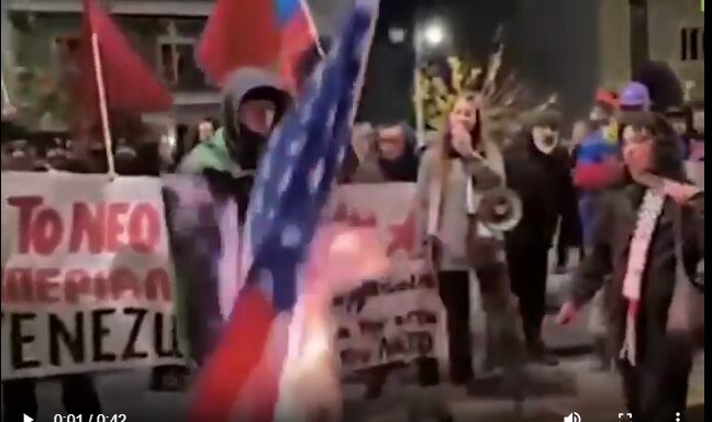 Video | Pembakaran Bendera Amerika di Berlin, Jerman, di Hadapan Kedutaan AS