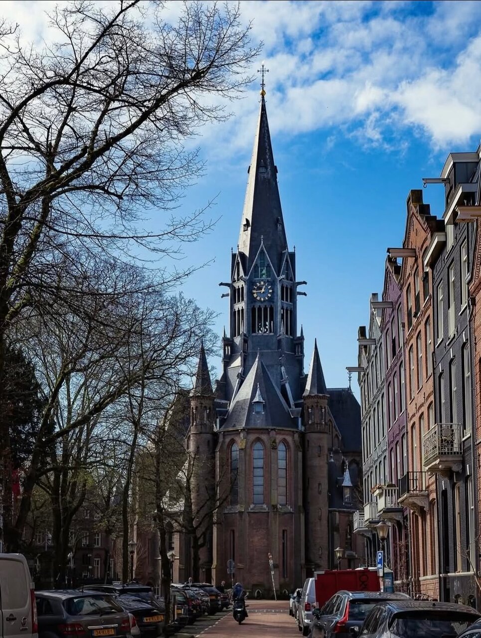 کلیسای تاریخی هلند در نخستین ساعات سال نو در آتش سوخت + ویدیو + عکس