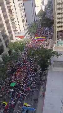 ကျွန်ုပ်တို့ မာဒူရိုကို လိုချင်တယ်  / ဗင်နီဇွဲလား ပြည်သူများ   ။ ။ video