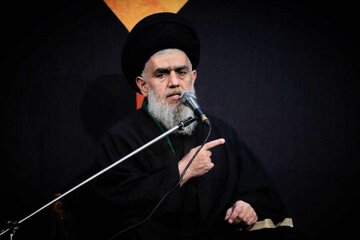 ایمان و پایداری، رمز بقای دین و انقلاب اسلامی است