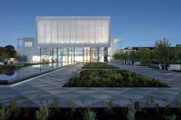 ویدیو |  نخستین روزهای آغازبه‌کار مرکز عبادی شیعیان اسماعیلیه در هیوستون آمریکا