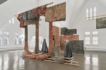 穆斯林和移民艺术家在英国2026年初艺术活动中的突出表现