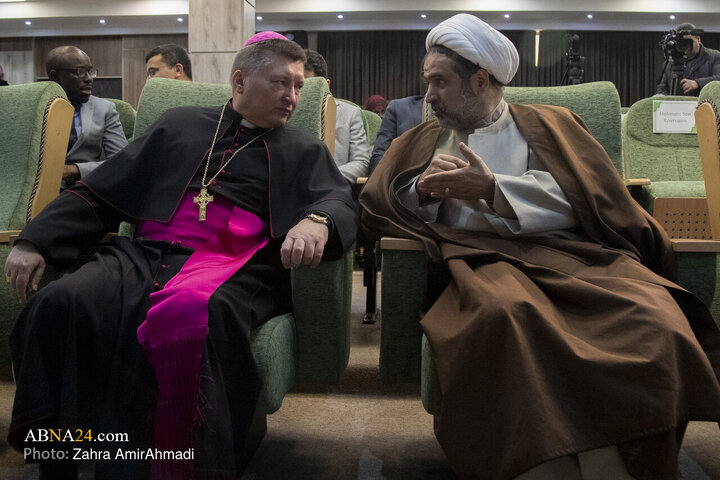 مراسم گرامیداشت میلاد حضرت مسیح(ع) در دانشگاه بین‌المللی اهل‌بیت(ع)