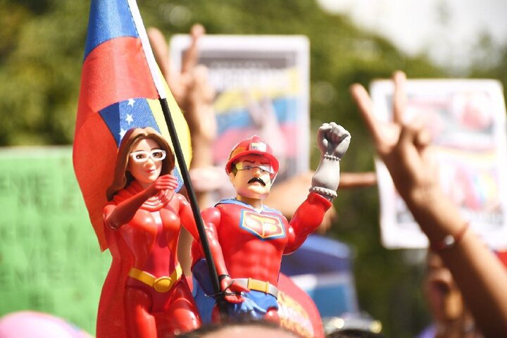 Informe fotográfico | Miles de venezolanos exigen con una gran marcha en Caracas la libertad de Maduro