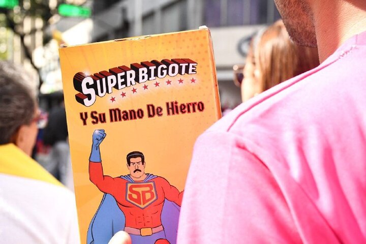 Informe fotográfico | Miles de venezolanos exigen con una gran marcha en Caracas la libertad de Maduro