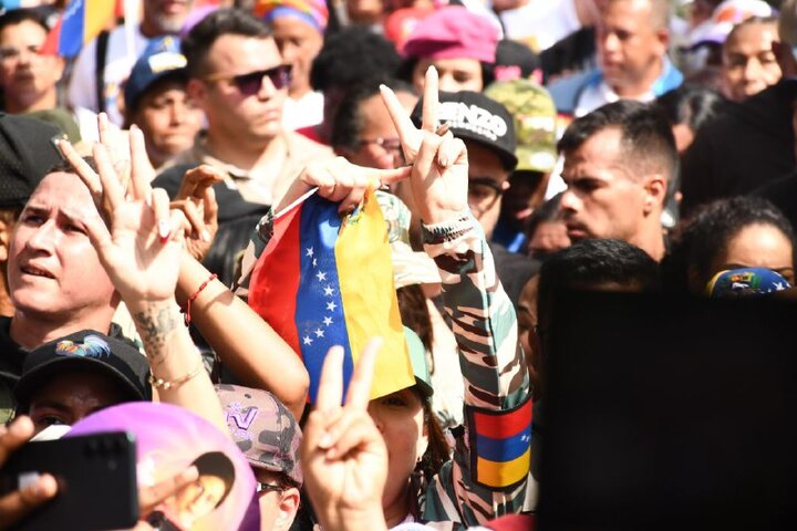 Informe fotográfico | Miles de venezolanos exigen con una gran marcha en Caracas la libertad de Maduro
