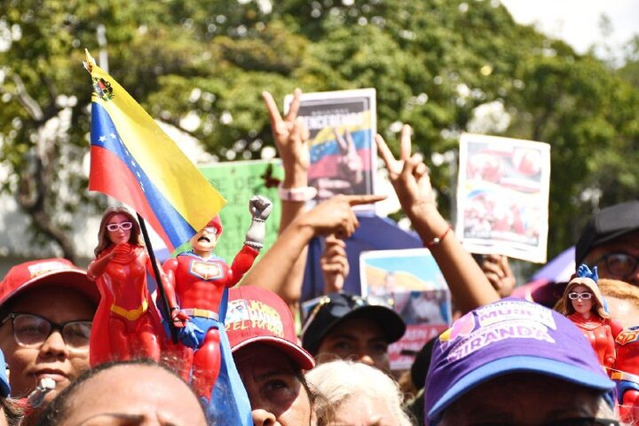 Informe fotográfico | Miles de venezolanos exigen con una gran marcha en Caracas la libertad de Maduro