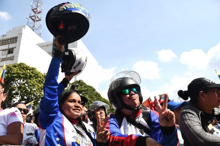 Informe fotográfico | Miles de venezolanos exigen con una gran marcha en Caracas la libertad de Maduro