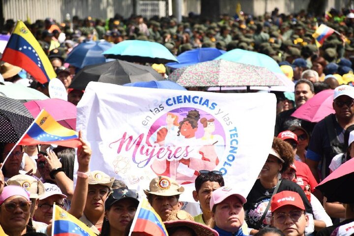 Informe fotográfico | Miles de venezolanos exigen con una gran marcha en Caracas la libertad de Maduro