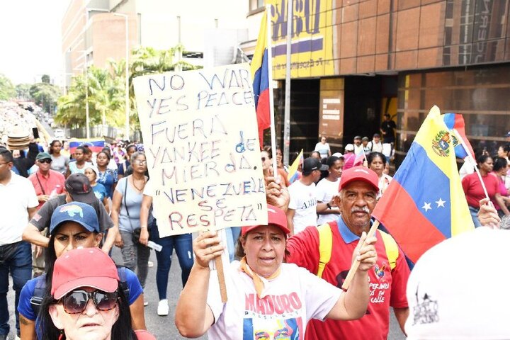 Informe fotográfico | Miles de venezolanos exigen con una gran marcha en Caracas la libertad de Maduro