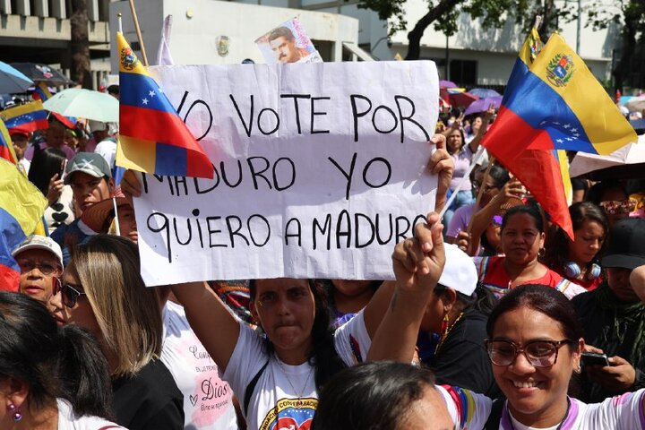 Informe fotográfico | Miles de venezolanos exigen con una gran marcha en Caracas la libertad de Maduro