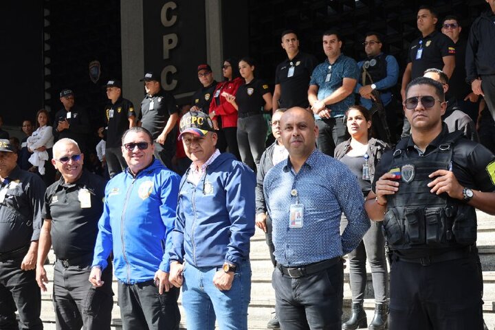 Informe fotográfico | Miles de venezolanos exigen con una gran marcha en Caracas la libertad de Maduro