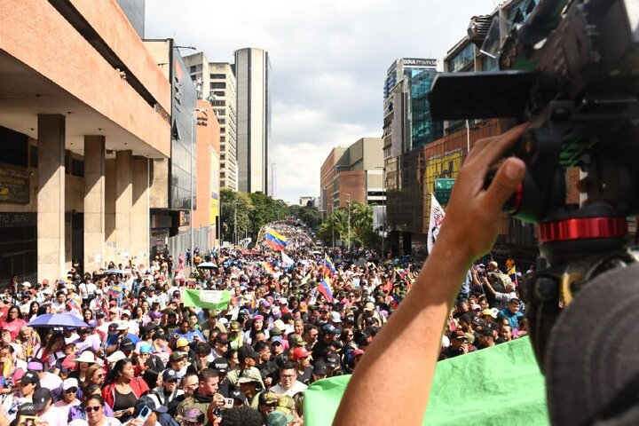 Informe fotográfico | Miles de venezolanos exigen con una gran marcha en Caracas la libertad de Maduro