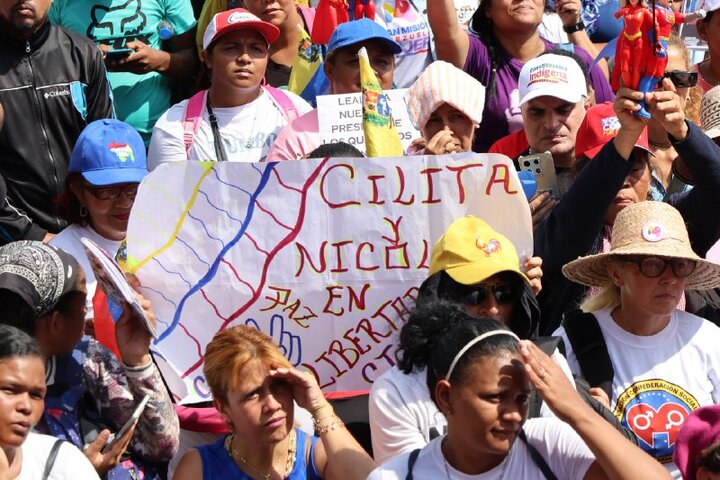 Informe fotográfico | Miles de venezolanos exigen con una gran marcha en Caracas la libertad de Maduro
