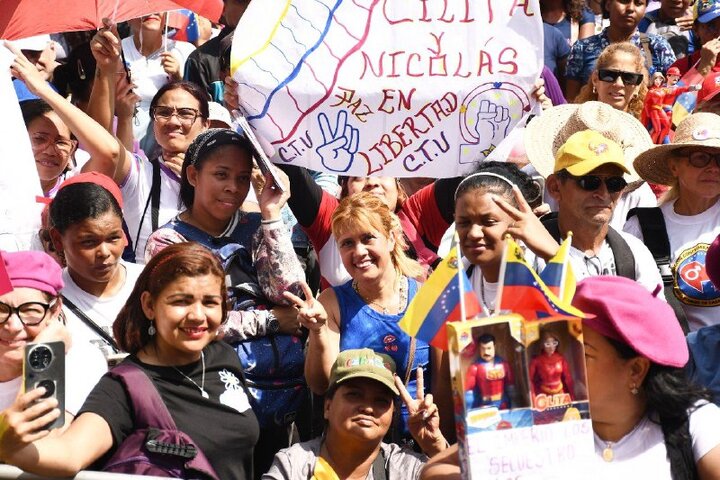 Informe fotográfico | Miles de venezolanos exigen con una gran marcha en Caracas la libertad de Maduro