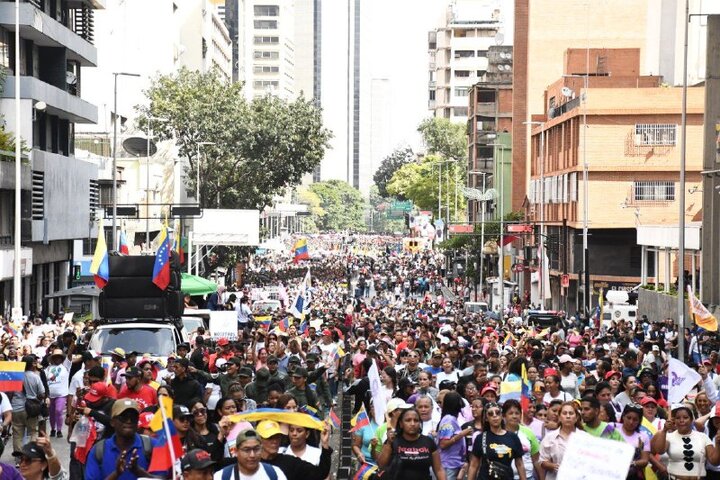 Informe fotográfico | Miles de venezolanos exigen con una gran marcha en Caracas la libertad de Maduro